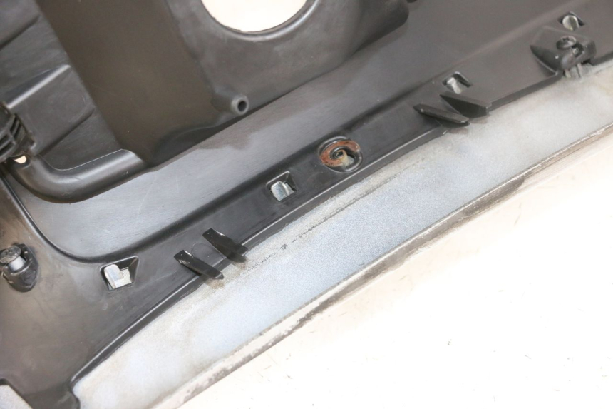 photo de CARENAGE RESERVOIR PIAGGIO MP3 RL 250 (2006 - 2010) - Zoom sullo stato d'uso