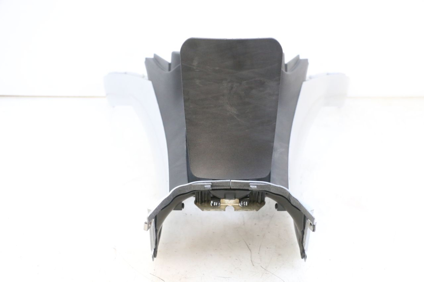 photo de CARENAGE RESERVOIR PIAGGIO MP3 RL 250 (2006 - 2010) - Caratteristiche distintive