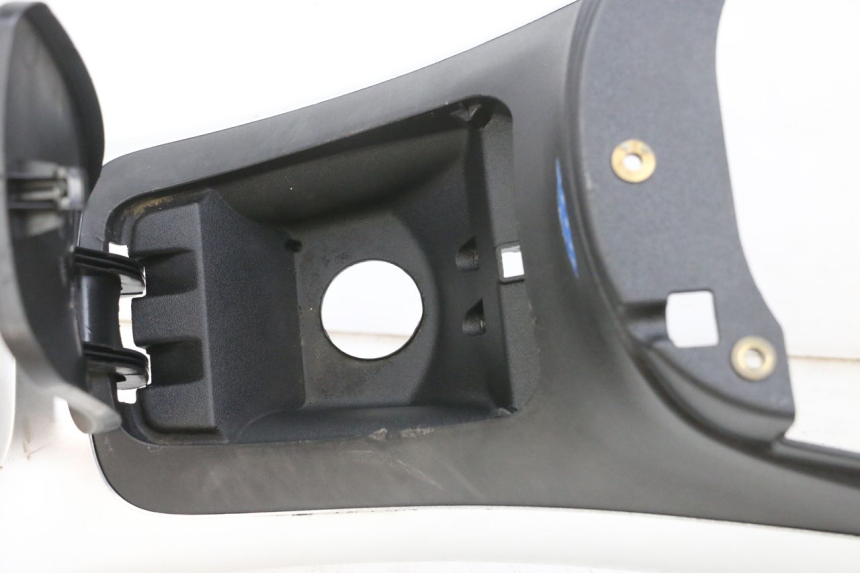 photo de CARENAGE RESERVOIR PIAGGIO MP3 RL 250 (2006 - 2010) - Primo piano ad alta risoluzione