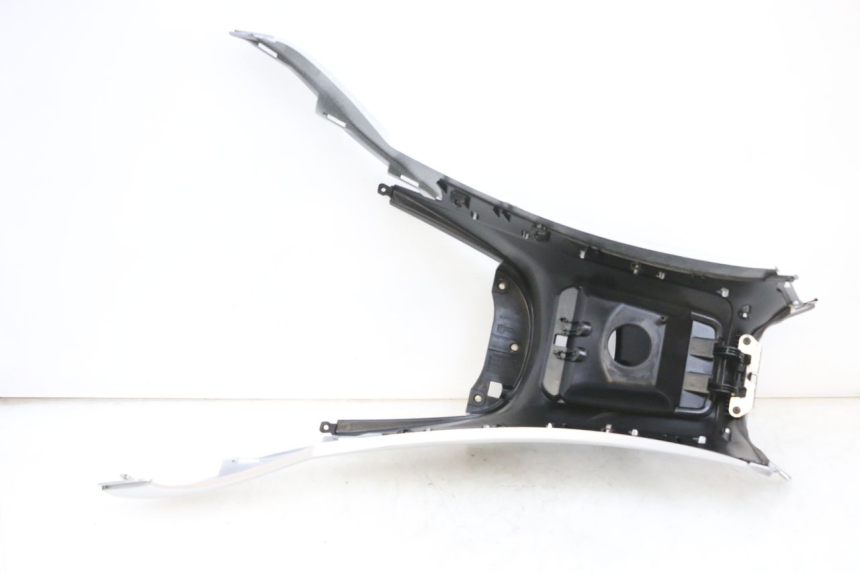 photo de CARENAGE RESERVOIR PIAGGIO MP3 RL 250 (2006 - 2010) - Vista d'insieme del prodotto