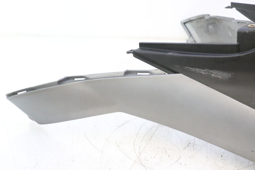 photo de SERBATOIO COPERCHIO PIAGGIO MP3 125 (2006 - 2014) - Focus sulla struttura