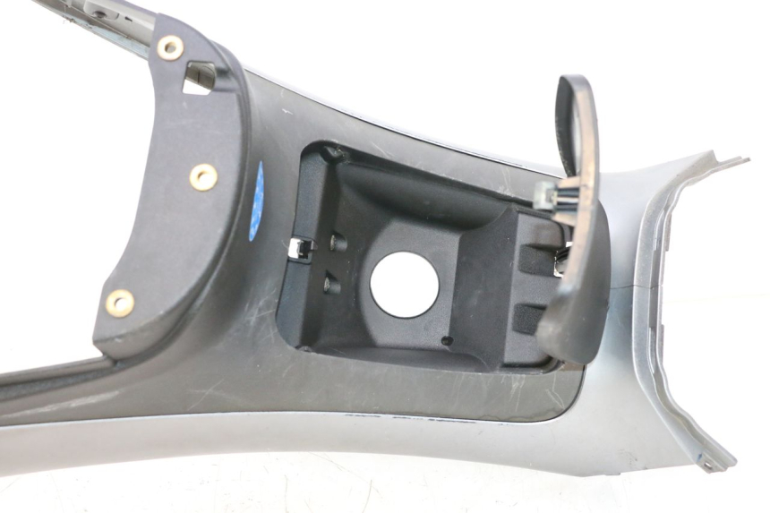 photo de SERBATOIO COPERCHIO PIAGGIO MP3 125 (2006 - 2014) - Panoramica del profilo