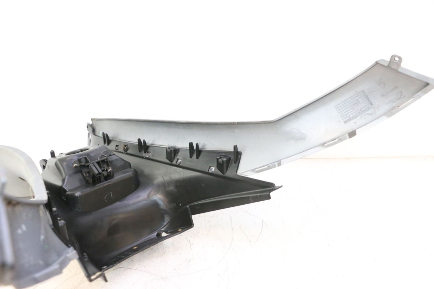 photo de SERBATOIO COPERCHIO PIAGGIO MP3 125 (2006 - 2014) - Primo piano tecnico