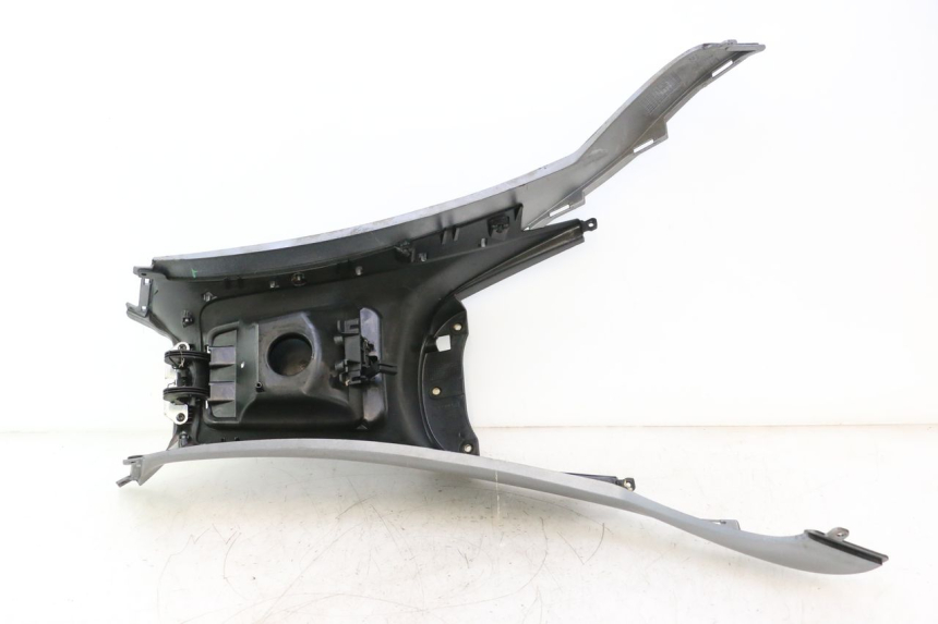 photo de SERBATOIO COPERCHIO PIAGGIO MP3 125 (2006 - 2014) - Dettagli dei punti di fissaggio