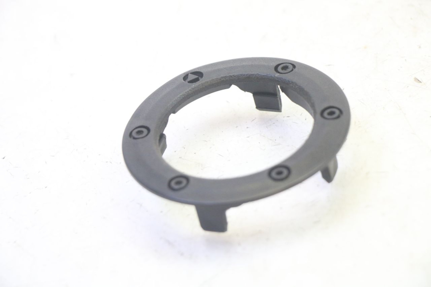 photo de SERBATOIO COPERCHIO SYM ORBIT III 3 4T 50 (2021 - 2025) - Dettaglio del componente