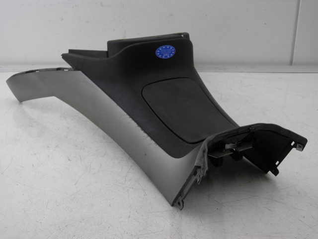 photo de Carena serbatoio PIAGGIO MP3 RL 125 (2008 - 2009) - Dettagli dei punti di fissaggio