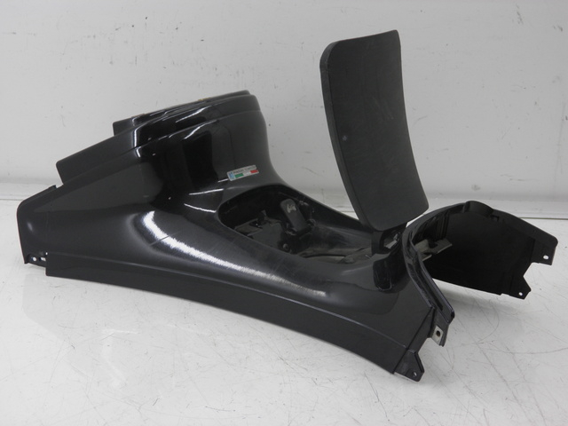 photo de CARENATURA SERBATOIO PIAGGIO XEVO - X EVO 125 (2010 - 2015) - Vista principale