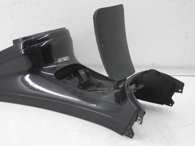 photo de CARENATURA SERBATOIO PIAGGIO XEVO - X EVO 125 (2010 - 2015) - Dettaglio del componente