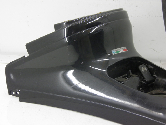 photo de CARENATURA SERBATOIO PIAGGIO XEVO - X EVO 125 (2010 - 2015) - Altra angolazione