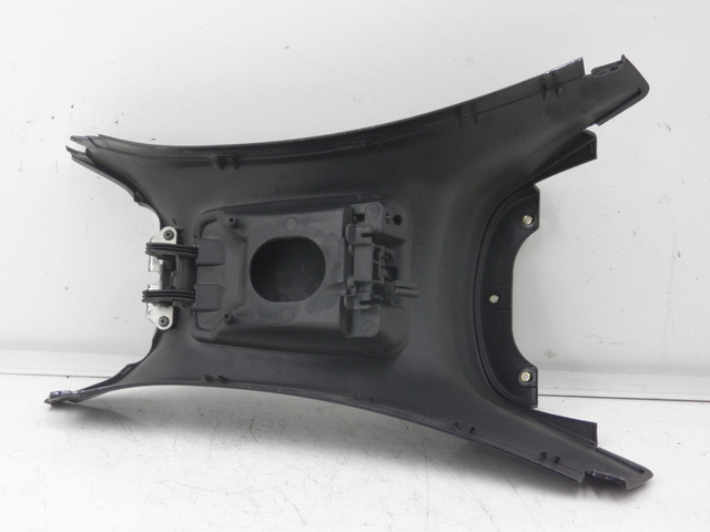 photo de CARENATURA SERBATOIO PIAGGIO XEVO - X EVO 125 (2010 - 2015) - Stato della superficie e materiale