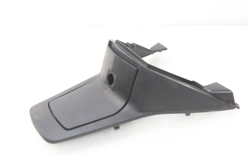 photo de CARENATURA SERBATOIO PEUGEOT SATELIS 125 (2006 - 2009) - Primo piano tecnico