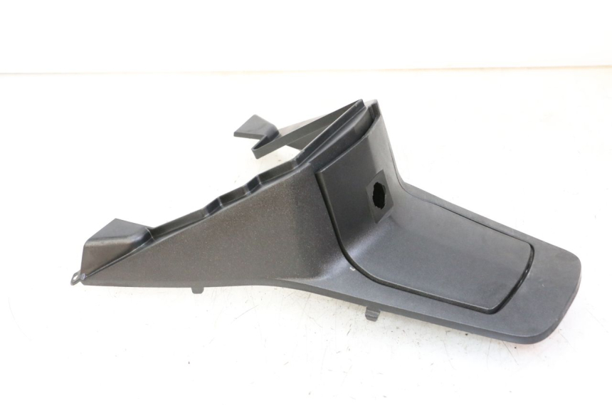 photo de CARENATURA SERBATOIO PEUGEOT SATELIS 125 (2013 - 2018) - Primo piano tecnico