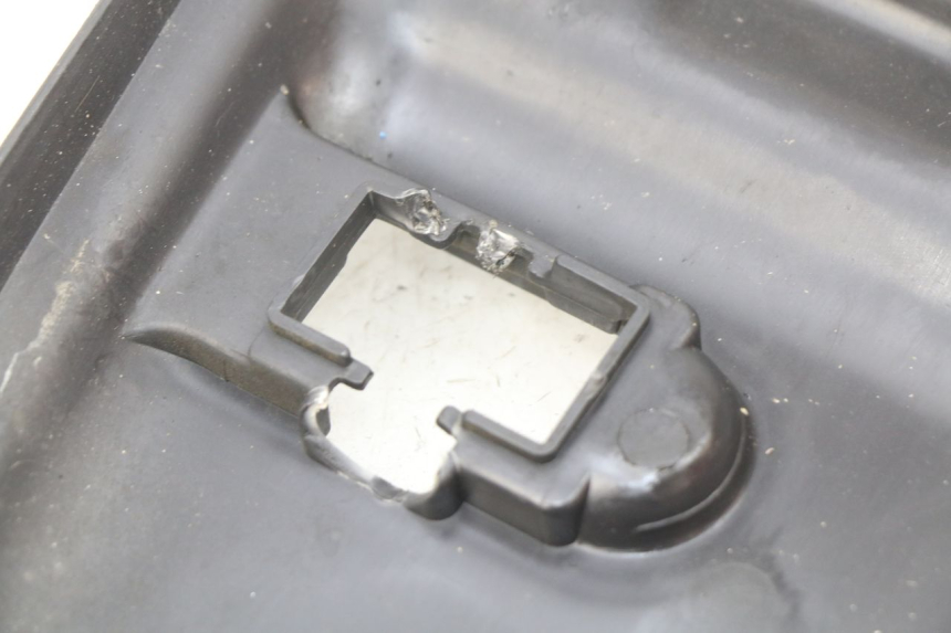 photo de CARENAGE RESERVOIR SUZUKI SIXTEEN 125 (2008 - 2010) - Zoom sullo stato d'uso