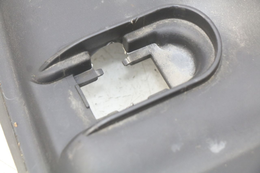 photo de CARENAGE RESERVOIR SUZUKI SIXTEEN 125 (2008 - 2010) - Primo piano tecnico