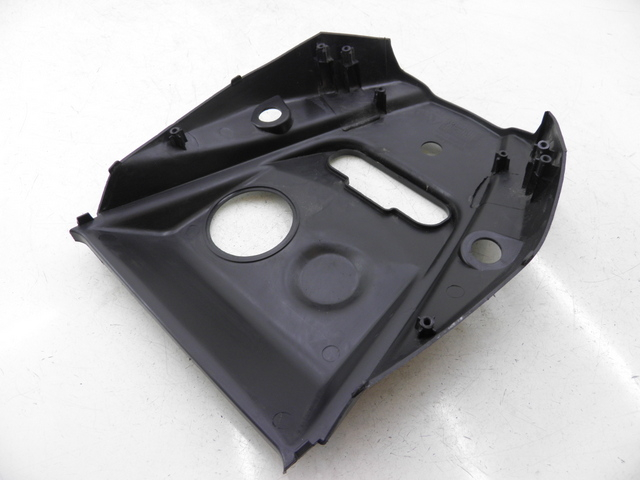 photo de Carena serbatoio SYM SYMPLY 4T 50 (2012 - 2015) - Primo piano tecnico