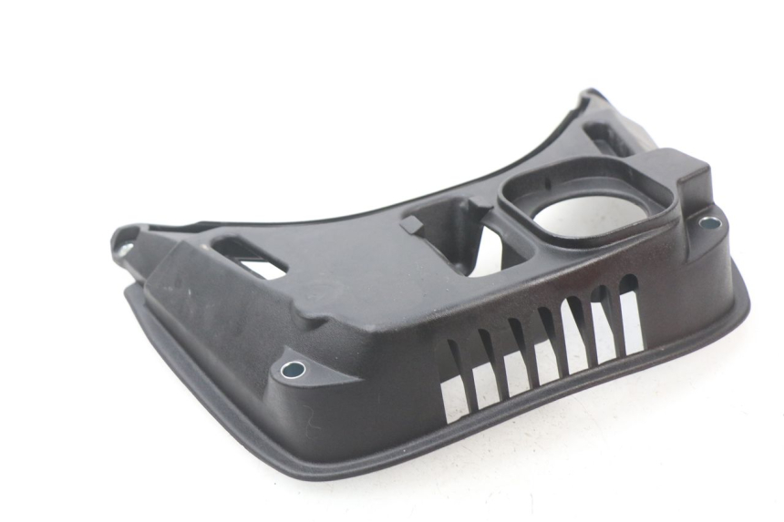 photo de CARENAGE RESERVOIR PIAGGIO VESPA GTS IE ABS 300 (2016 - 2018) - Zoom sullo stato d'uso