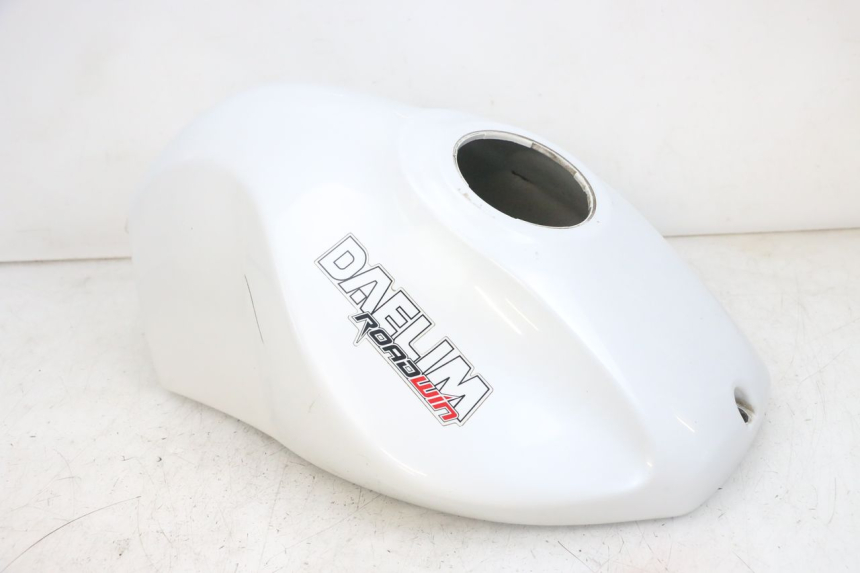 photo de CARENAGE RESERVOIR DAELIM VJ ROADWIN FI 125 (2008 - 2017) - Altra angolazione