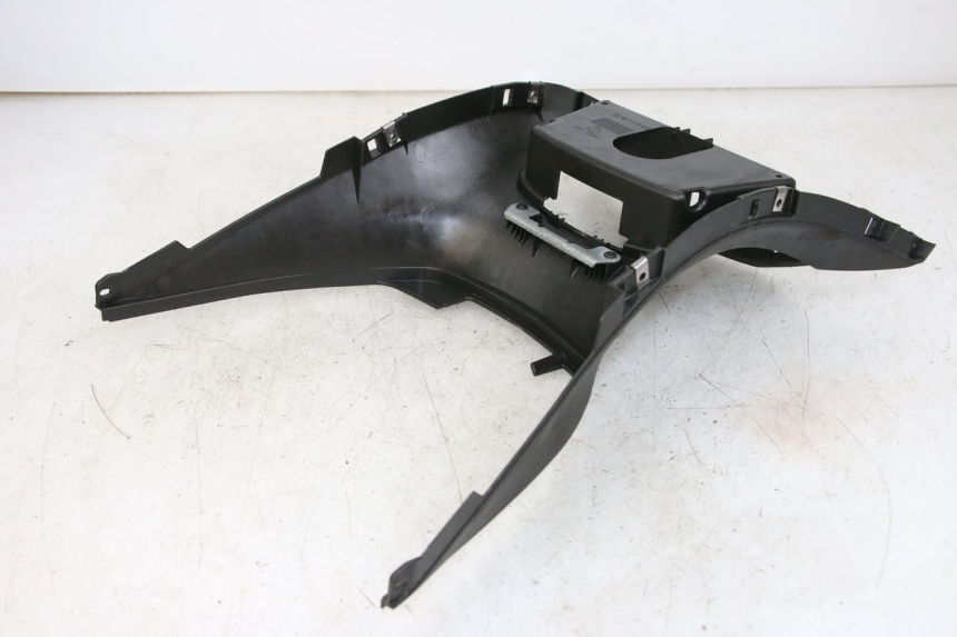 photo de CARENAGE RESERVOIR PIAGGIO X10 125 (2012 - 2017) - Zoom sullo stato d'uso