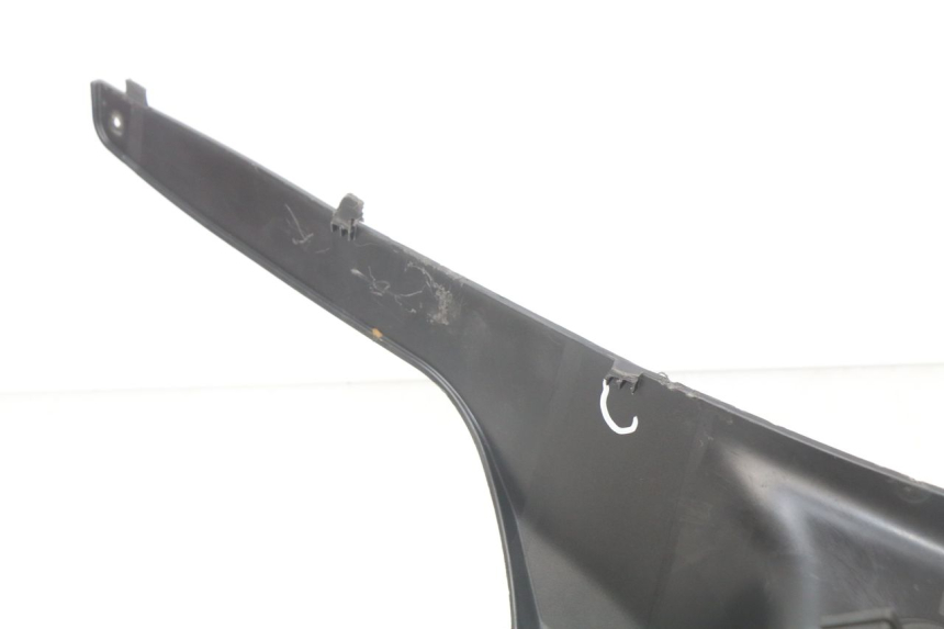 photo de CARENAGE RESERVOIR PIAGGIO X7 125 (2007 - 2013) - Zoom sullo stato d'uso