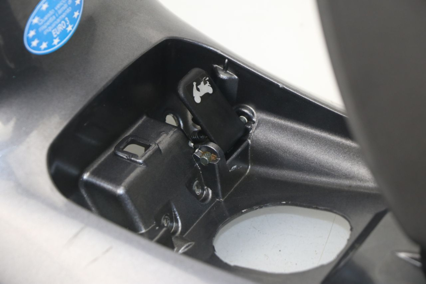 photo de Carena serbatoio PIAGGIO X8 400 (2006 - 2007) - Primo piano tecnico