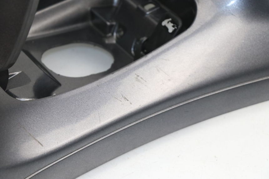 photo de Carena serbatoio PIAGGIO X8 400 (2006 - 2007) - Dettagli dei punti di fissaggio