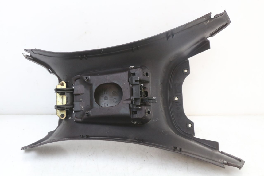 photo de CARENAGE RESERVOIR PIAGGIO X8 125 (2004 - 2007) - Marcature e riferimenti originali