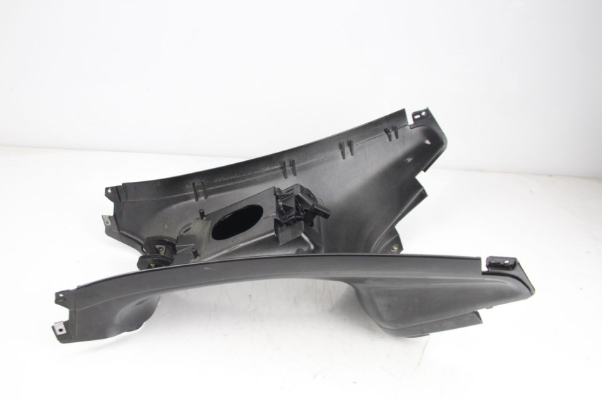 photo de CARENAGE RESERVOIR PIAGGIO XEVO - X EVO 125 (2007 - 2017) - Dettagli dei punti di fissaggio