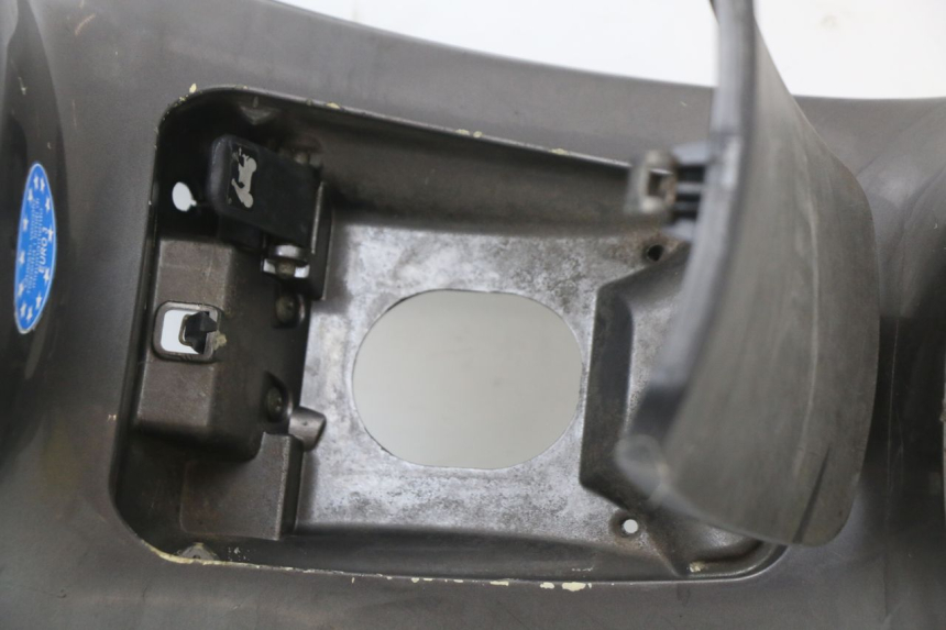 photo de CARENAGE RESERVOIR PIAGGIO XEVO - X EVO 125 (2007 - 2017) - Dettagli dei punti di fissaggio