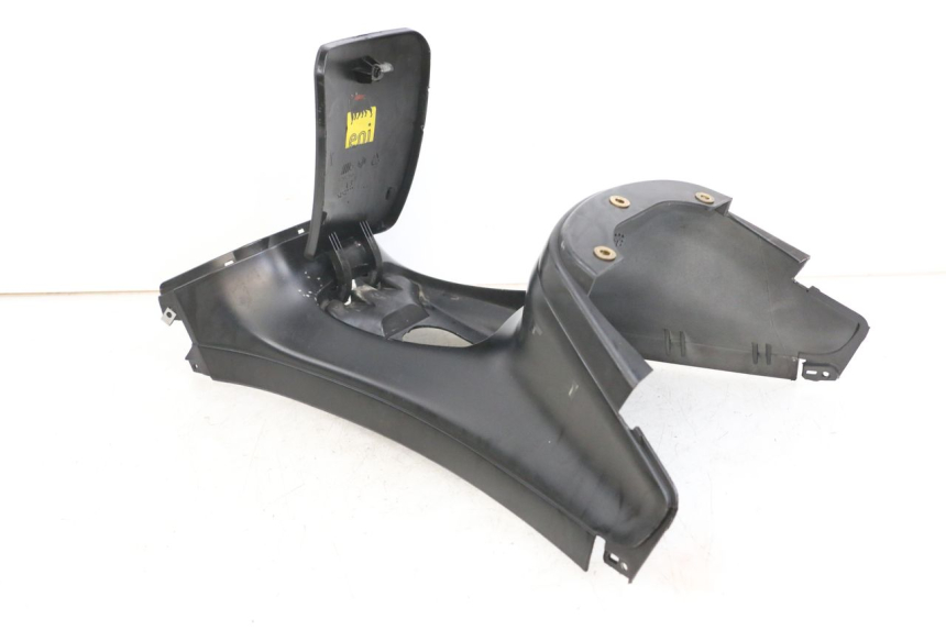 photo de CARENAGE RESERVOIR PIAGGIO XEVO - X EVO 125 (2007 - 2017) - Dettagli dei punti di fissaggio