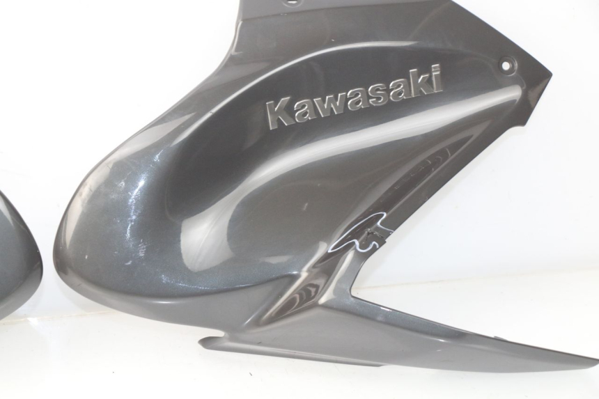 photo de Carena serbatoio KAWASAKI Z Z900 900 (2017 - 2019) - Zoom sullo stato d'uso