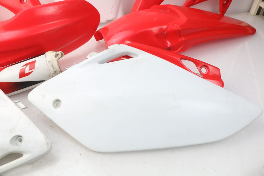 photo de COMPLETA CARENATURA HONDA CRF CR-F 450 (2005 - 2008) - Zoom sullo stato d'uso