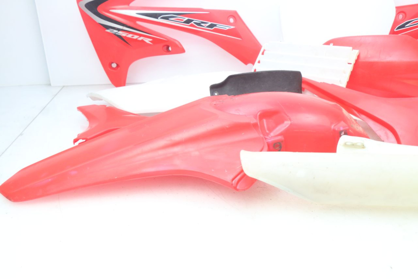 photo de CARROZZERIA CARENA COMPLETA HONDA CRF 250 (2013 - 2016) - Primo piano tecnico