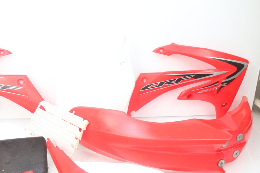 photo de CARROZZERIA CARENA COMPLETA HONDA CRF 250 (2013 - 2016) - Dettagli dei punti di fissaggio