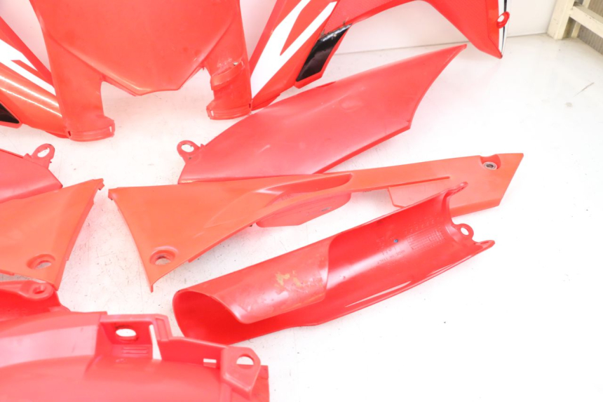 photo de COMPLETA CARENATURA HONDA CRF R 250 (2020 - 2021) - Dettagli dei punti di fissaggio