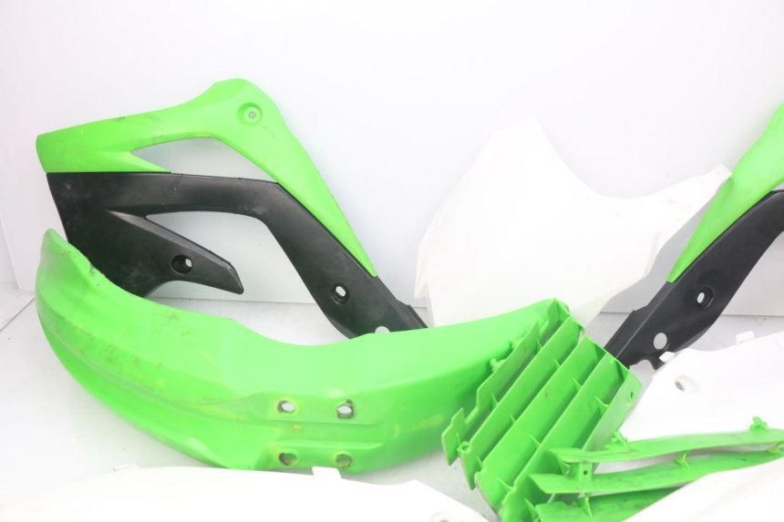 photo de CARROZZERIA CARENA COMPLETA KAWASAKI KX F KXF 450 (2012 - 2015) - Stato della superficie e materiale
