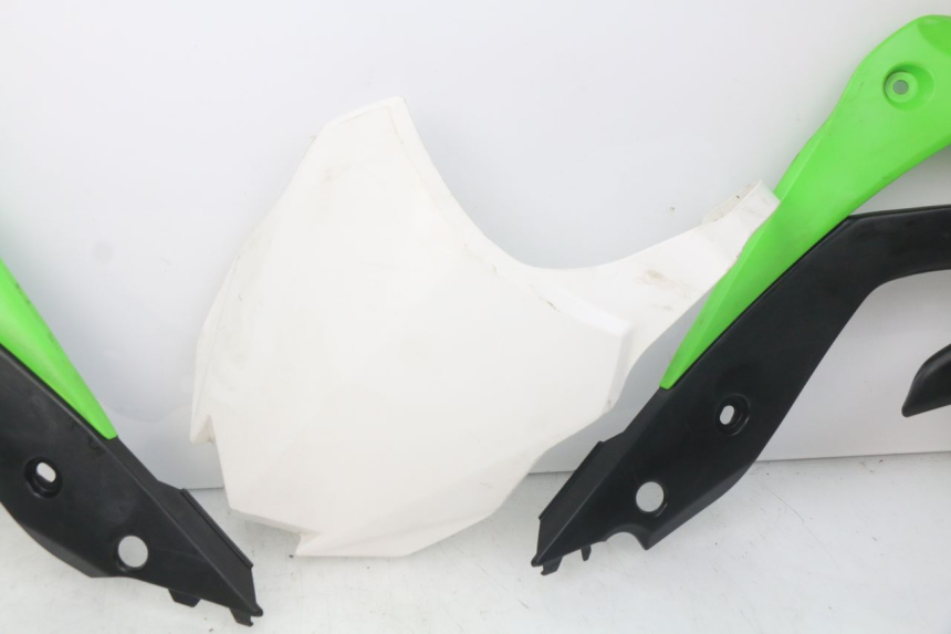 photo de CARROZZERIA CARENA COMPLETA KAWASAKI KX F KXF 450 (2012 - 2015) - Dettagli dei punti di fissaggio