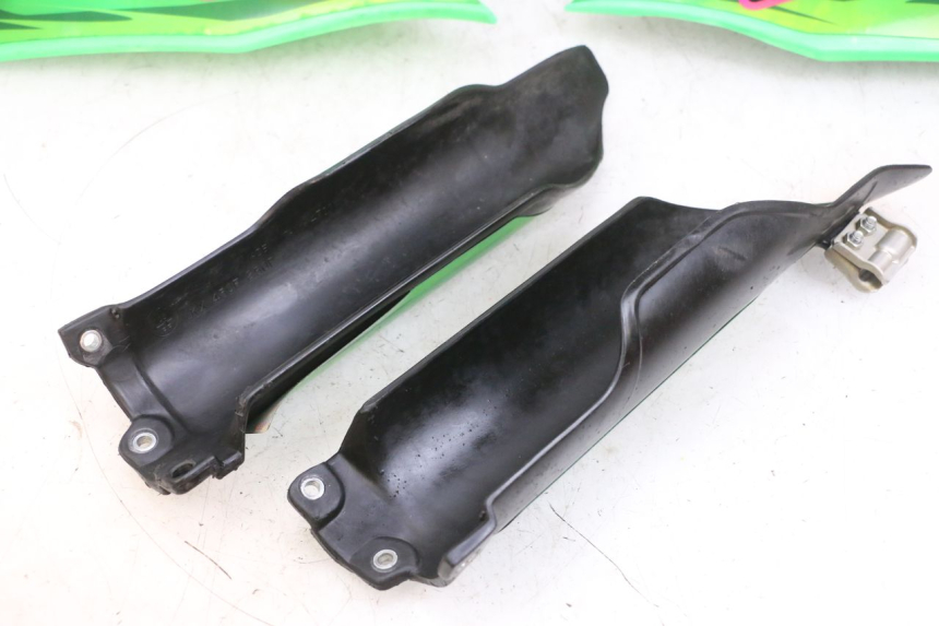 photo de COMPLETA CARENATURA KAWASAKI KXF KX-F 250 (2017 - 2019) - Dettagli dei punti di fissaggio