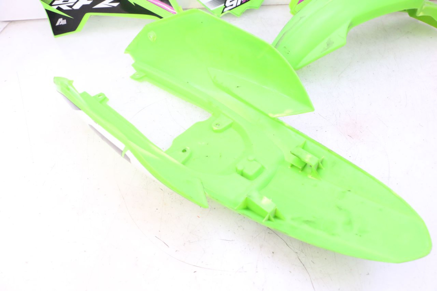 photo de CARROZZERIA CARENA COMPLETA APOLLO RFZ 125 - Zoom sui componenti