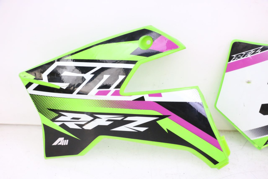 photo de CARROZZERIA CARENA COMPLETA APOLLO RFZ 125 - Stato della superficie e materiale