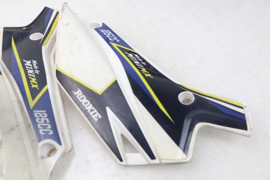 photo de CARROZZERIA CARENA COMPLETA MINI MX ROOKIE 125 - Dettagli dei punti di fissaggio