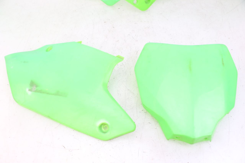 photo de CARROZZERIA CARENA COMPLETA APOLLO RXF 125 - Stato della superficie e materiale