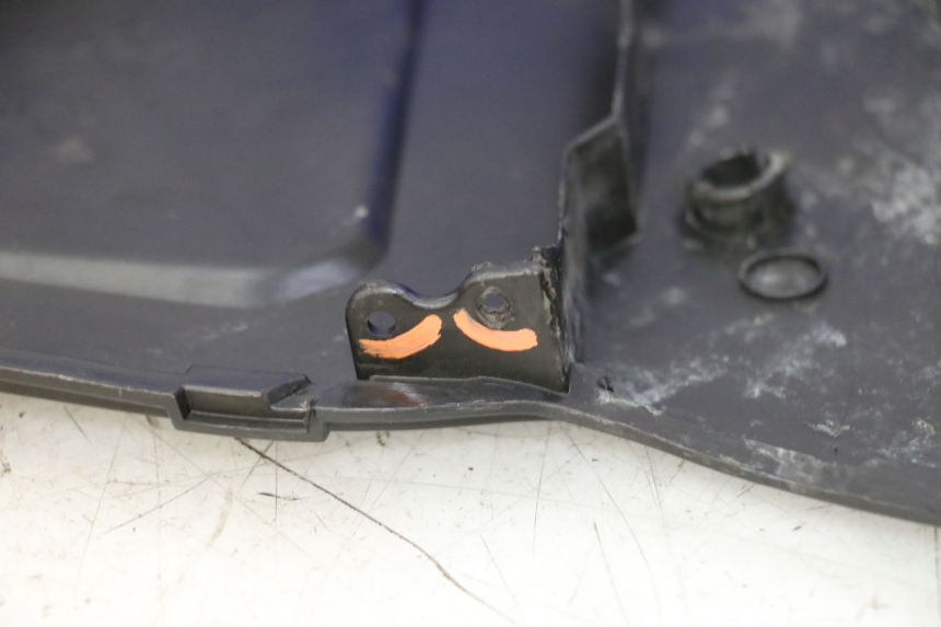 photo de CARROZZERIA CARENA COMPLETA YAMAHA YZ 125 (1998 - 2005) - Dettagli dei punti di fissaggio