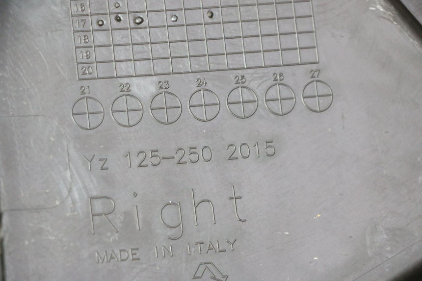 photo de CARROZZERIA CARENA COMPLETA YAMAHA YZ 125 (1998 - 2005) - Stato della superficie e materiale