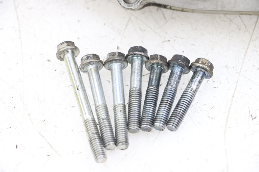 photo de COPERCHIO ACCENSIONE HYOSUNG GF 125 (2001 - 2005) - Dettagli dei punti di fissaggio