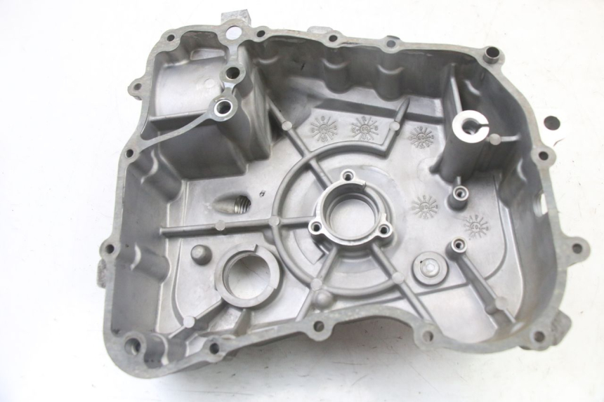 photo de COPERCHIO ACCENSIONE KYMCO XCITING 500 (2007 - 2010) - Dettagli dei punti di fissaggio