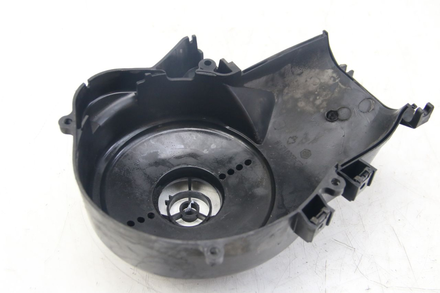 photo de COPERCHIO ACCENSIONE PIAGGIO ZIP 4T 50 (2018 - 2020) - Dettagli dei punti di fissaggio