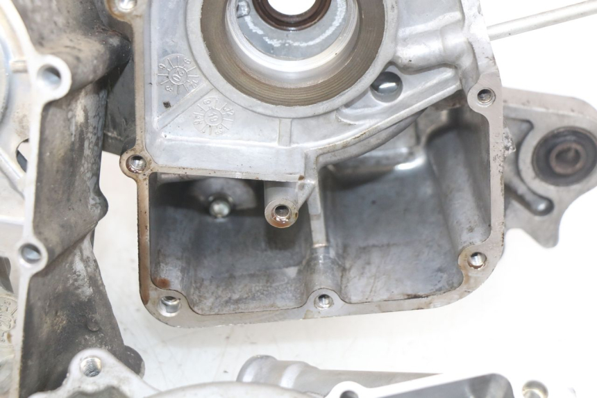 photo de CARTER BAS MOTEUR KYMCO AGILITY 16+ 4T 50 (2018 - 2023) - Angolazione alternativa