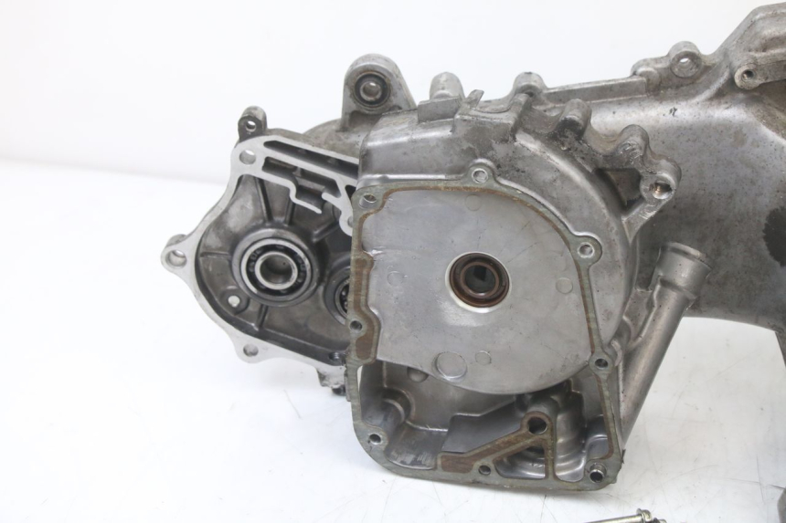 photo de CARTER BAS MOTORE KYMCO AGILITY 4T 50 (2018 - 2022) - Dettagli dei punti di fissaggio