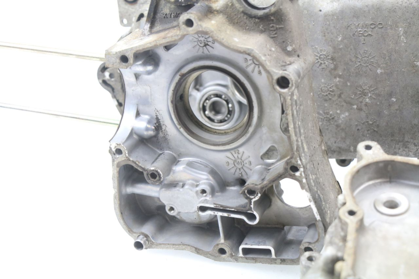 photo de CARTER MOTORE INFERIORE KYMCO AGILITY 125 (2005 - 2010) - Caratteristiche distintive