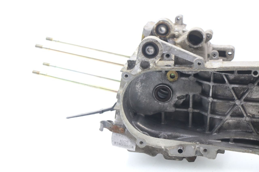 photo de CARTER MOTORE INFERIORE KYMCO AGILITY 125 (2005 - 2010) - Altra angolazione